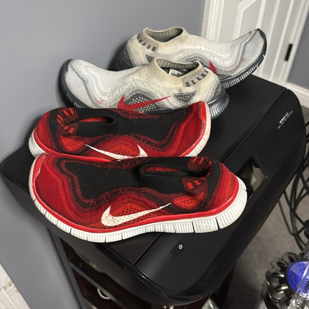 Nike Free Flyknit 5.0 unisex,mens size 9 or womens 10.5 Varsity grey and Gym Red
